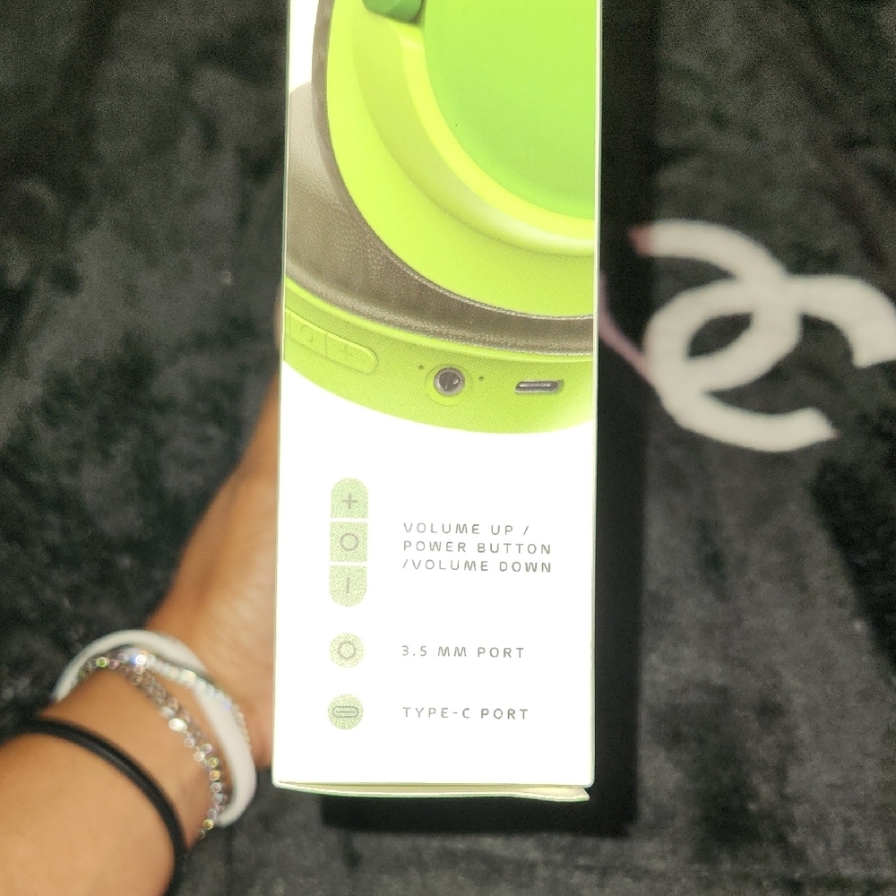 NIB..Green Dinosaur Wireless Headphones - Picture 5 of 7